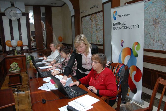 Вручение ветеранам дипломов об окончании курсов «Возраст сети не помеха»